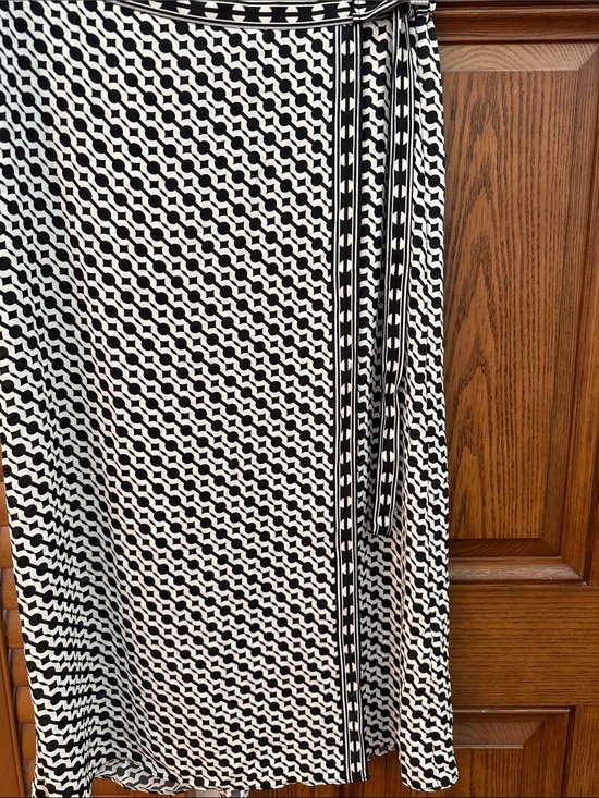 Max Studio Dresses & Skirts - Max Studio Black and White Geometric A-Line Skirt